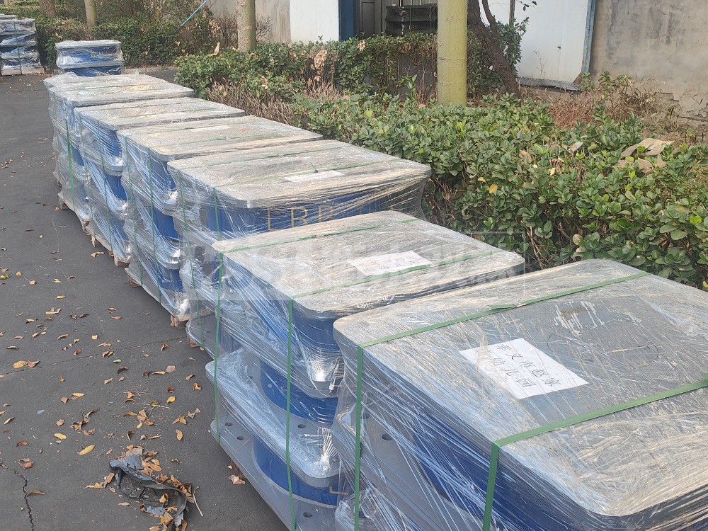 隔震建筑的橡膠支座 疊層橡膠支座廠(chǎng)家 建筑天然橡膠支座